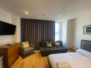 Sleep 6 Flat at Iconic Piccadilly Circus VR6